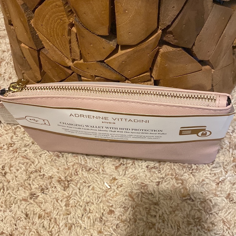 ANDRIENNE VITTADINI. Blush Charging Wallet with Detachable Strap - Picture 2 of 7